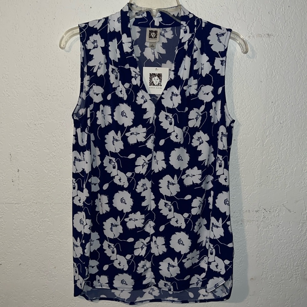 Anne Klein - light regatta blue/ whiter vest blouses women’s size small NWT